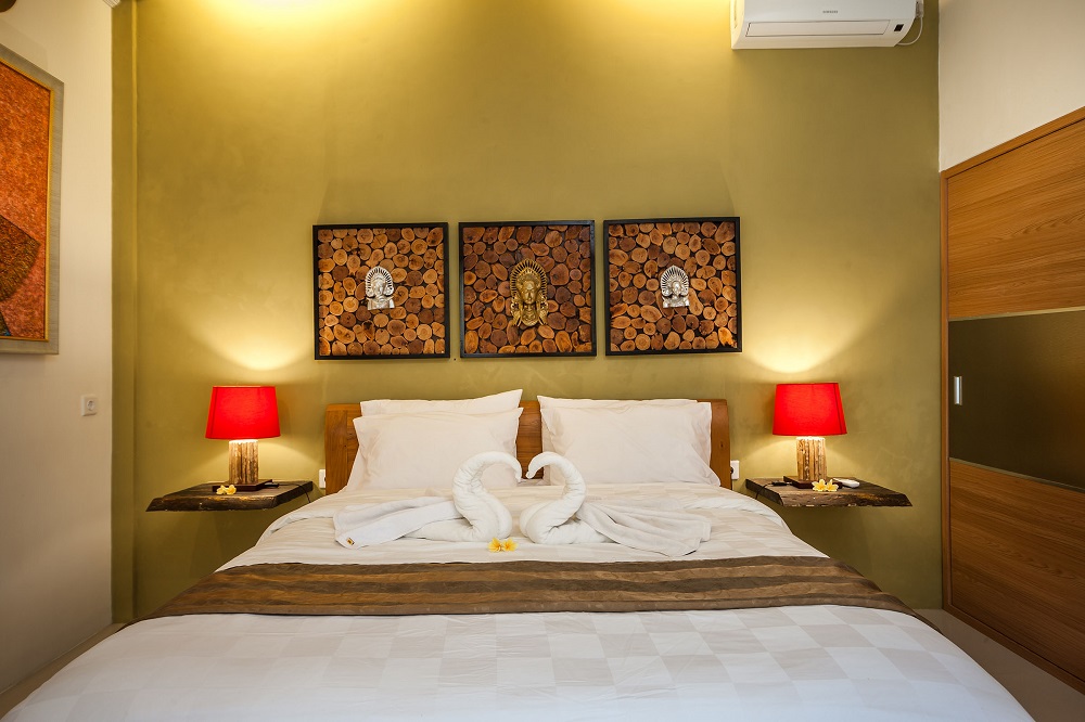 Villa Poetra bedroom amenities